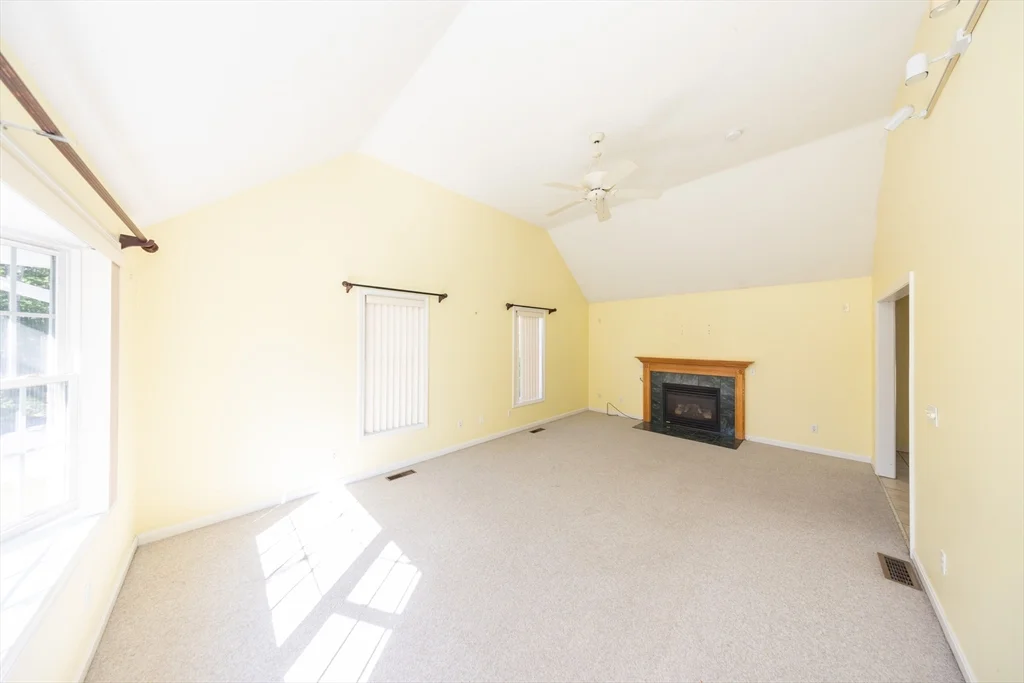 3 bed, 2 bath apartment for rent at 469 Walnut St, Shrewsbury — photo 15 of 34