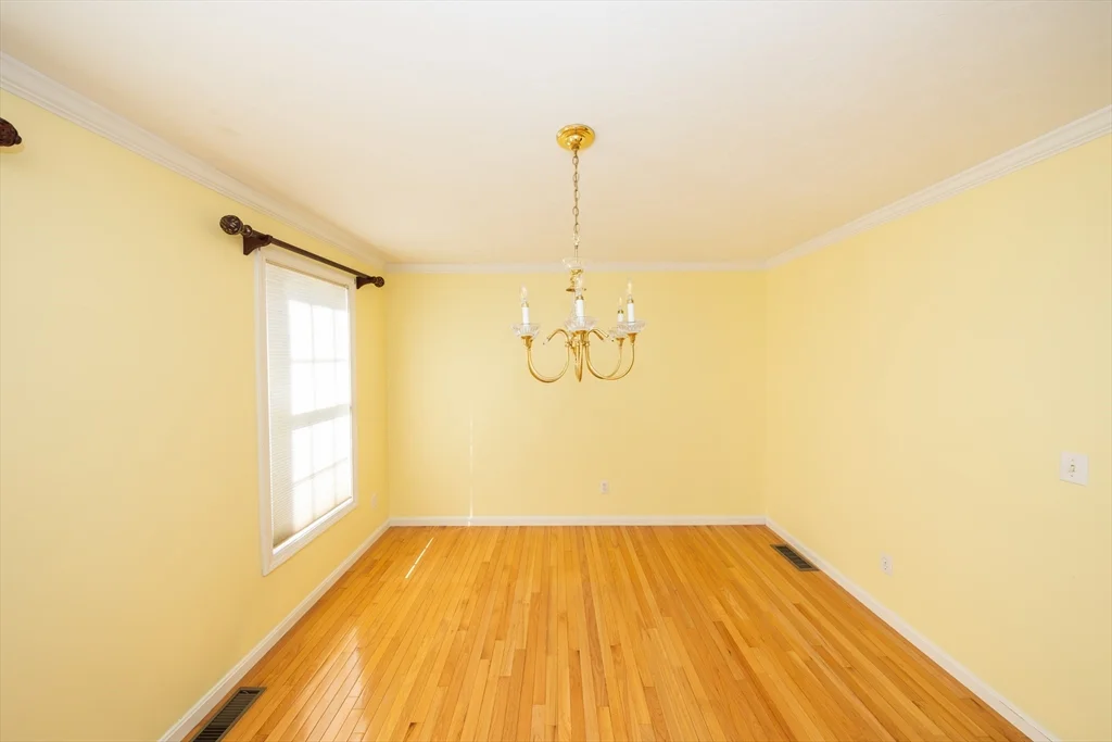 3 bed, 2 bath apartment for rent at 469 Walnut St, Shrewsbury — photo 6 of 34