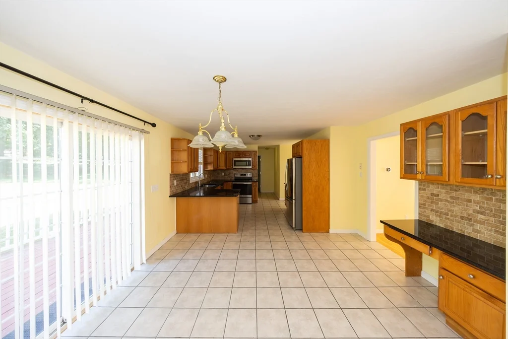 3 bed, 2 bath apartment for rent at 469 Walnut St, Shrewsbury — photo 8 of 34