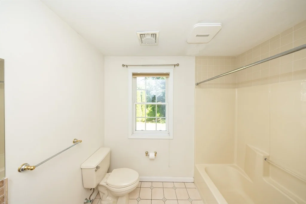 3 bed, 2 bath apartment for rent at 469 Walnut St, Shrewsbury — photo 25 of 34