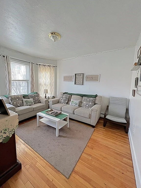 3 bed, 1 bath apartment for rent at 469 Windsor St Unit 2, Wellington-Harrington — photo 2 of 8