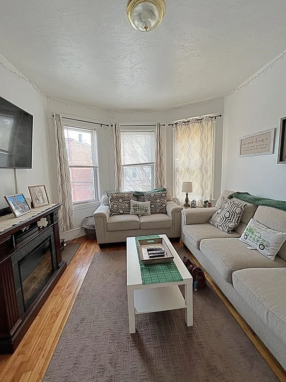 3 bed, 1 bath apartment for rent at 469 Windsor St Unit 2, Wellington-Harrington