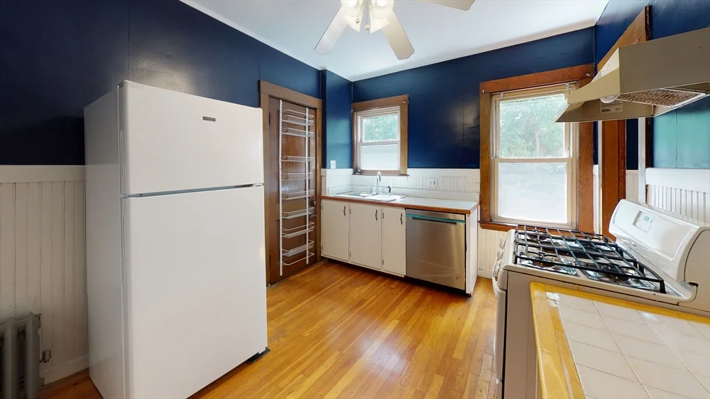 2 bed, 1 bath apartment for rent at 47-49 Rockwell Unit 47, Maplewood — photo 1 of 9