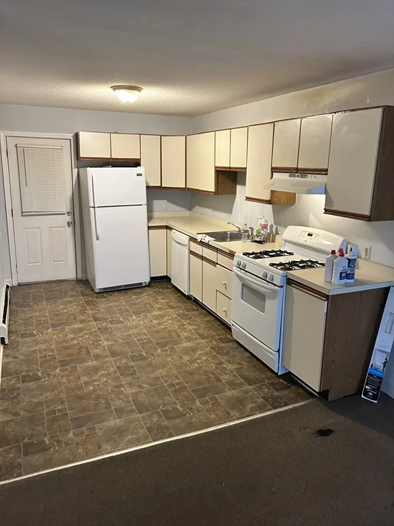 1 bed, 1 bath apartment for rent at 47 4th Ave Unit 1, Haverhill — photo 4 of 11