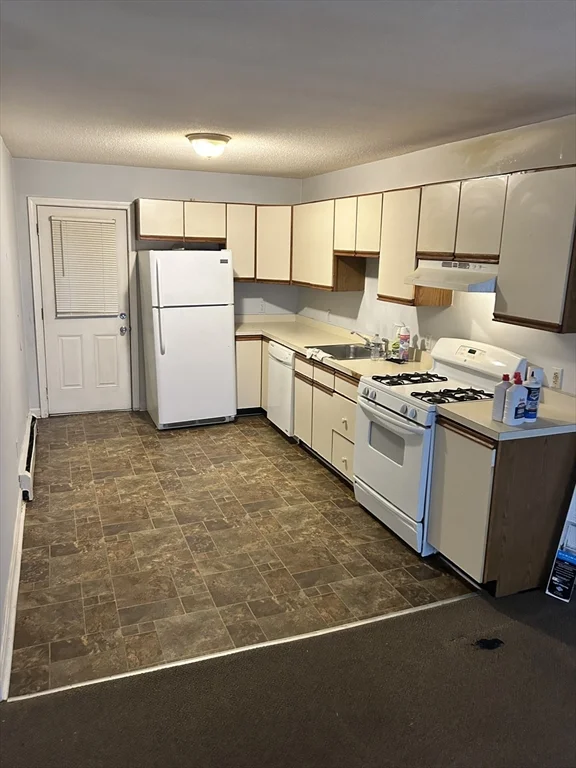 1 bed, 1 bath apartment for rent at 47 4th Ave Unit 1, Haverhill — photo 3 of 11