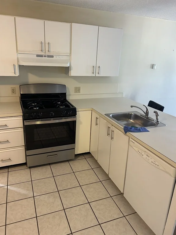 2 bed, 1 bath apartment for rent at 47 4th Ave Unit 4, Haverhill — photo 8 of 8