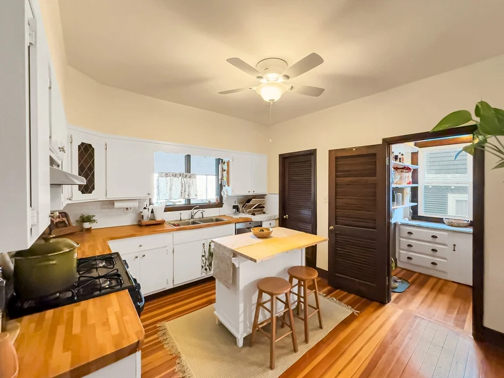 2 bed, 1 bath apartment for rent at 47 Ainsworth St Unit 2, Roslindale — photo 3 of 23
