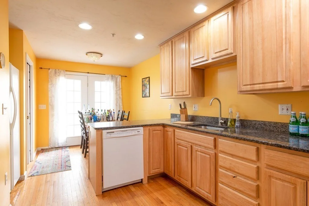 2 bed, 1 bath apartment for rent at 47 Alder St Unit 28, Waltham — photo 3 of 18