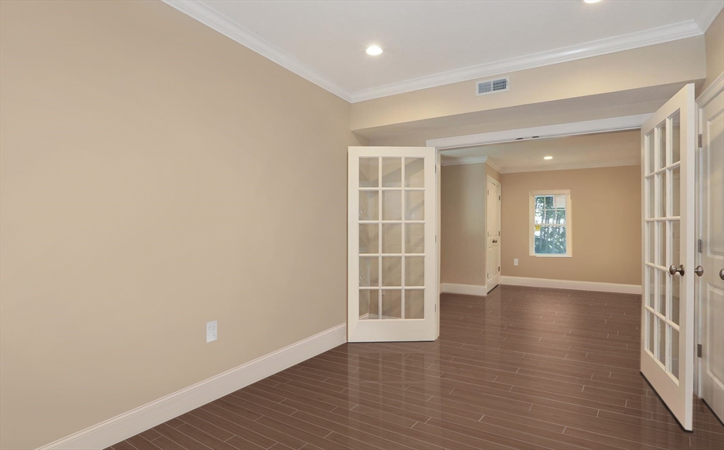 4 bed, 3 bath apartment for rent at 47 Alpine St Unit 1, Roxbury — photo 5 of 11