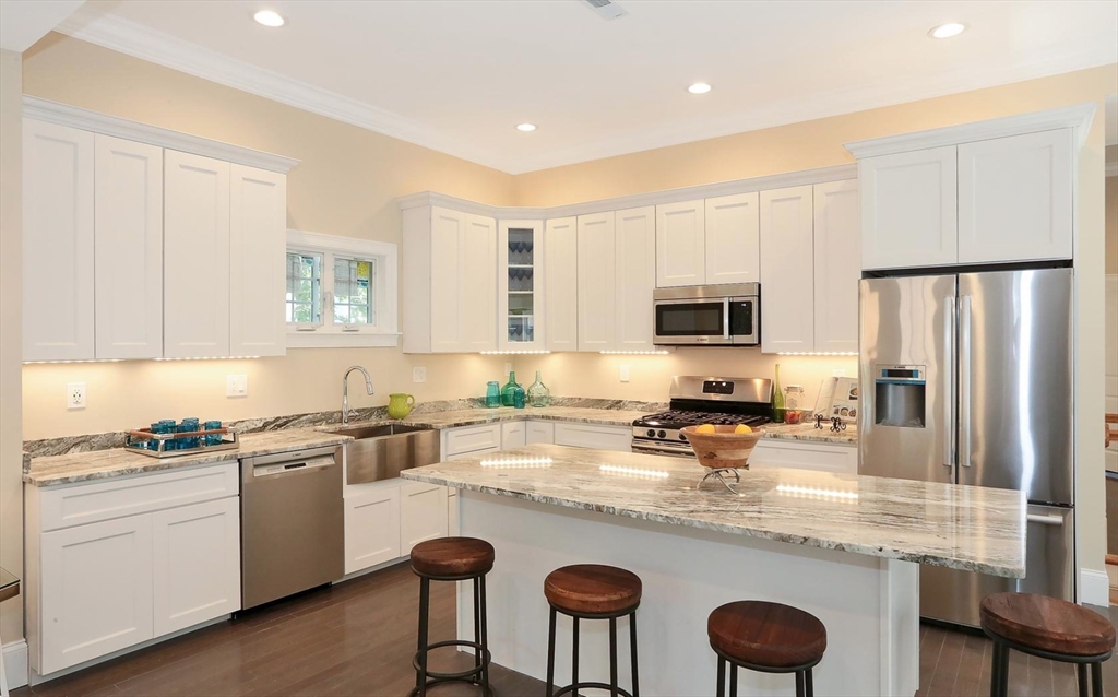 4 bed, 3 bath apartment for rent at 47 Alpine St Unit 1, Roxbury — photo 3 of 11