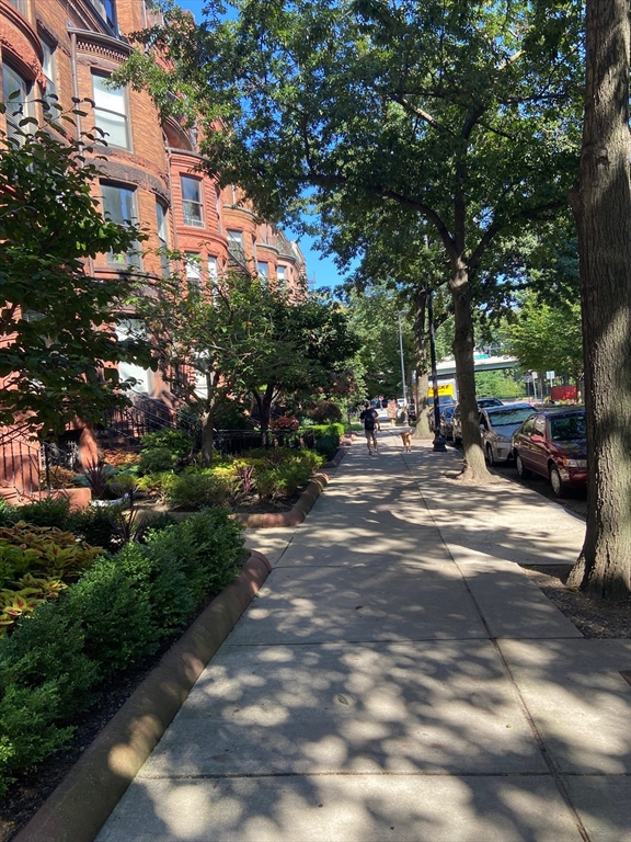 1 bed, 1 bath apartment for rent at 47 Bay State Rd Unit 3F, Boston — photo 1 of 7