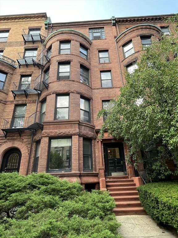 1 bed, 1 bath apartment for rent at 47 Bay State Rd Unit 3F, Boston — photo 2 of 7