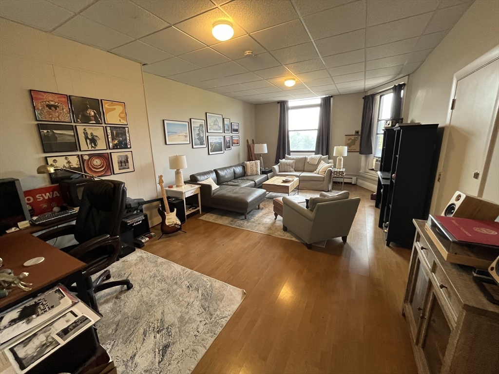 1 bed, 1 bath apartment for rent at 47 Bay State Rd Unit 3F, Boston — photo 3 of 7