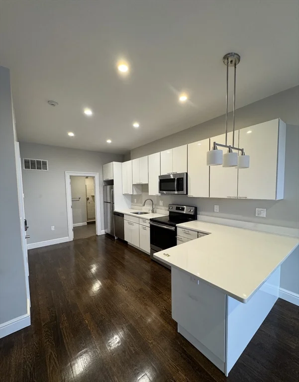 1 bed, 1 bath apartment for rent at 47 Bay State Rd Unit 4R, Fenway