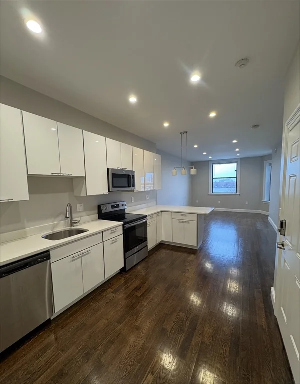 1 bed, 1 bath apartment for rent at 47 Bay State Rd Unit 4R, Fenway — photo 2 of 8