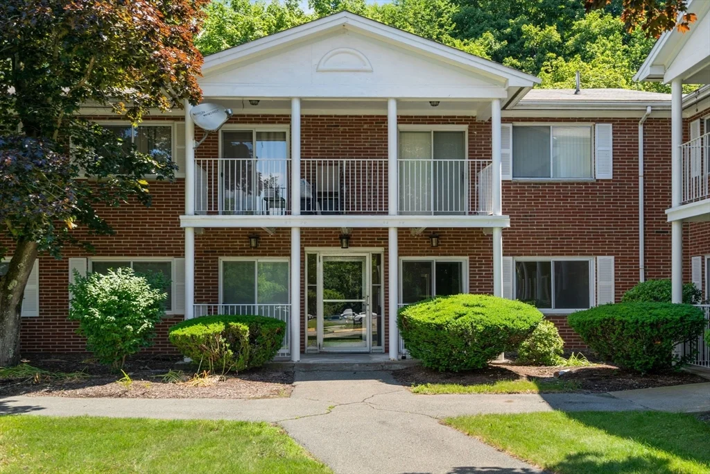 1 bed, 1 bath apartment for rent at 47 Bayberry Dr Unit 2, Sharon — photo 1 of 23