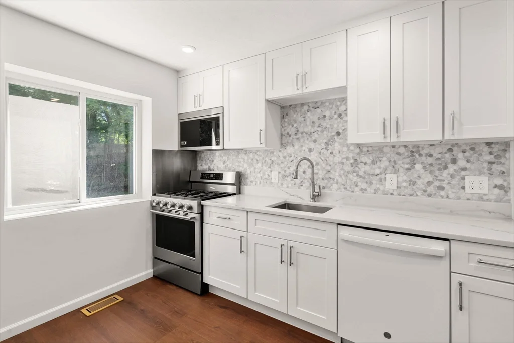 1 bed, 1 bath apartment for rent at 47 Bayberry Dr Unit 2, Sharon — photo 3 of 23