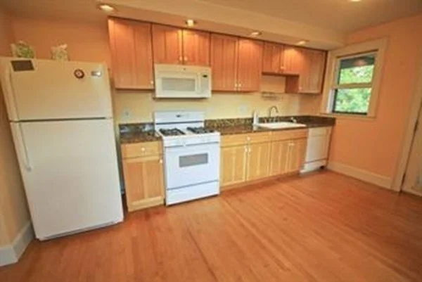 2 bed, 1 bath apartment for rent at 47 Berwick St Unit Unit 2, Belmont — photo 9 of 15