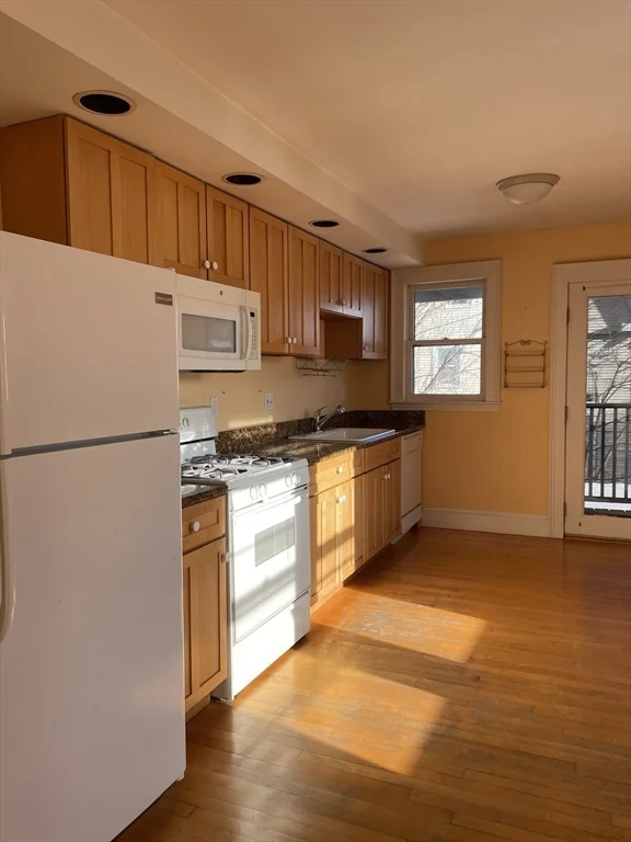 2 bed, 1 bath apartment for rent at 47 Berwick St Unit Unit 2, Belmont — photo 10 of 15