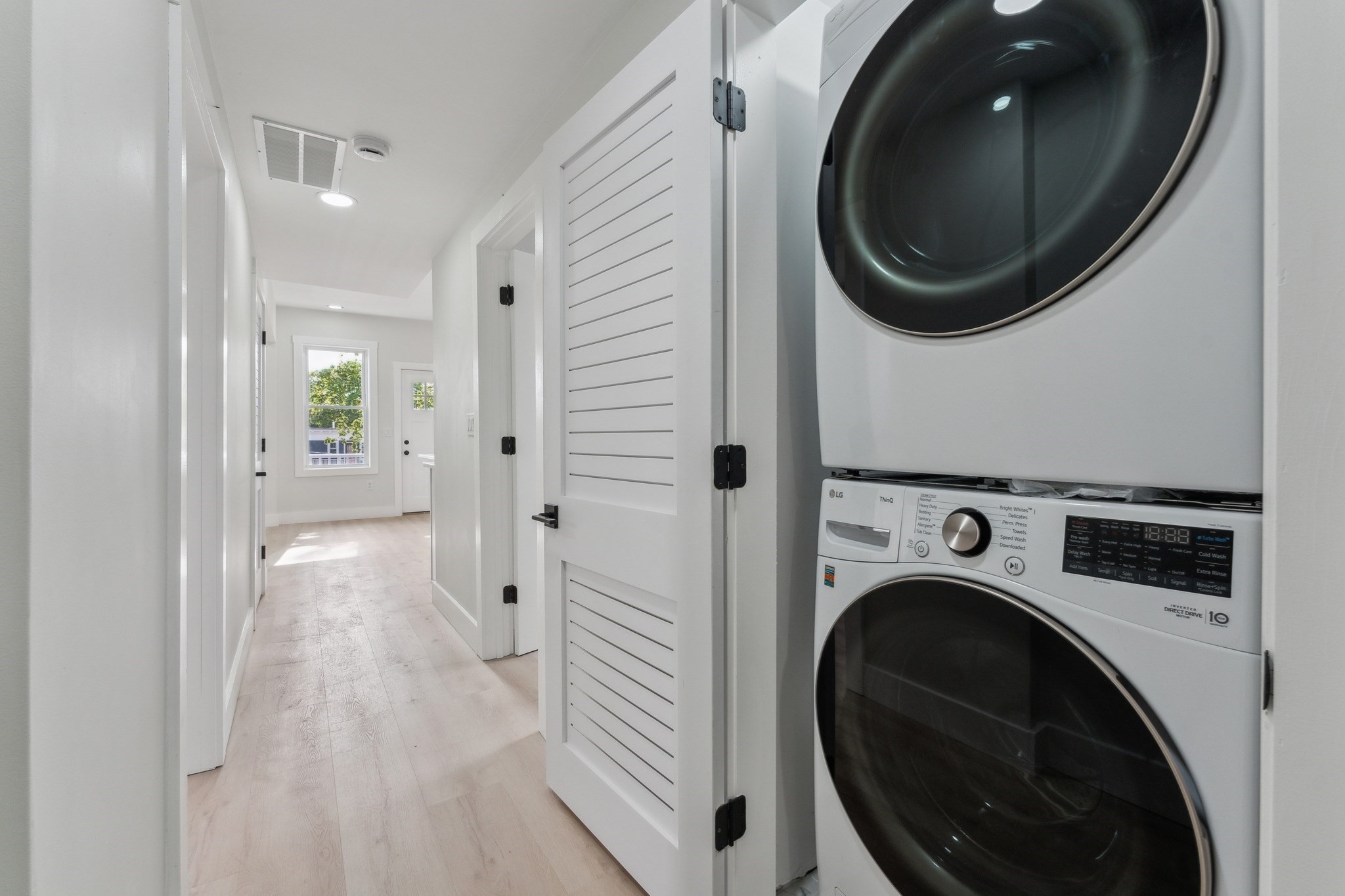 3 bed, 2 bath apartment for rent at 47 Brackett St Unit 1, Oak Square — photo 4 of 12