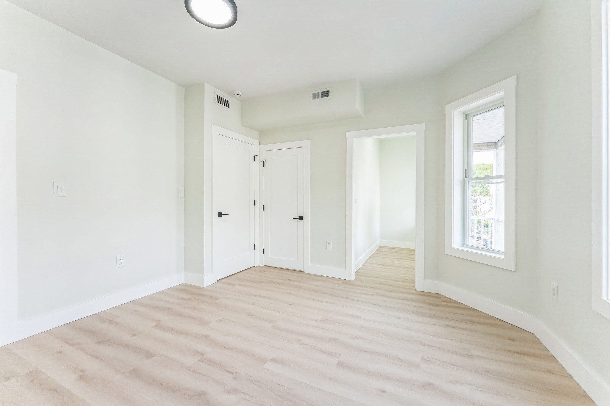 3 bed, 2 bath apartment for rent at 47 Brackett St Unit 1, Oak Square — photo 3 of 12