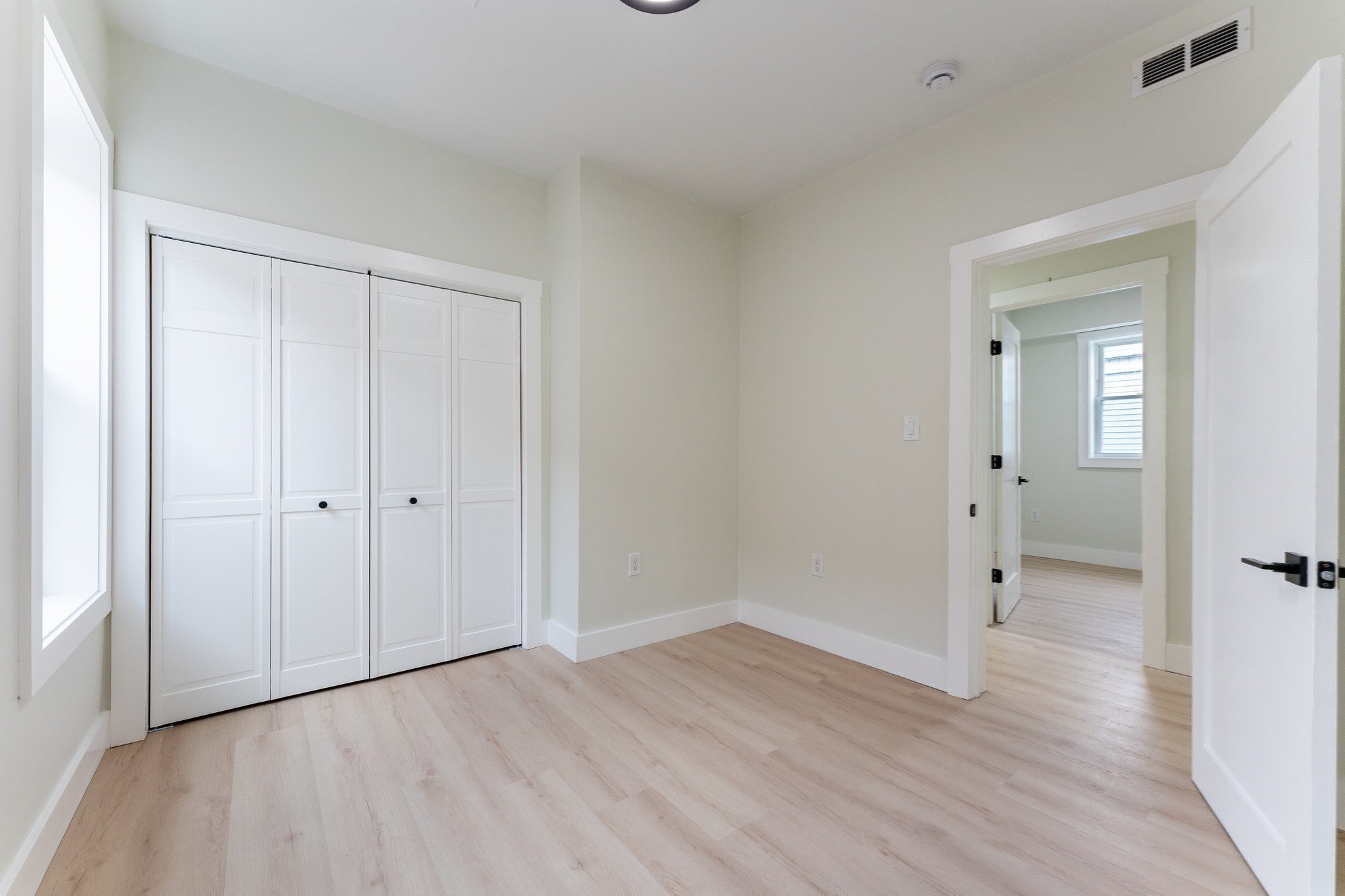 3 bed, 2 bath apartment for rent at 47 Brackett St Unit 1, Oak Square — photo 2 of 12