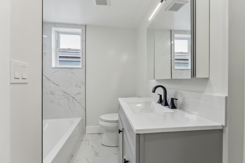 4 bed, 2 bath apartment for rent at 47 Brackett St Unit 2, Oak Square — photo 6 of 23