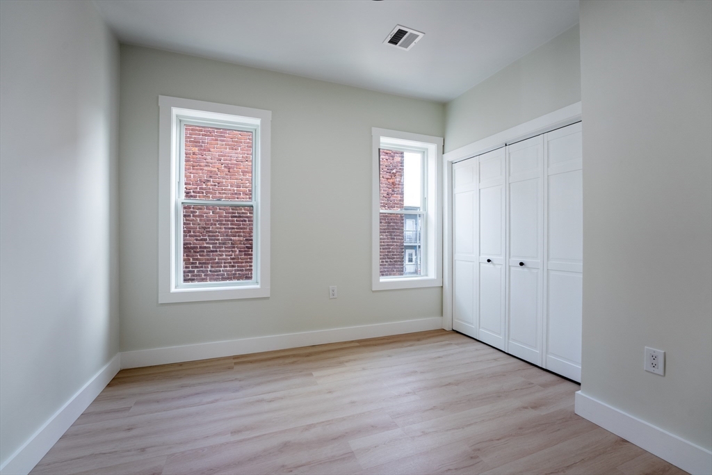 4 bed, 2 bath apartment for rent at 47 Brackett St Unit 2, Oak Square — photo 18 of 23
