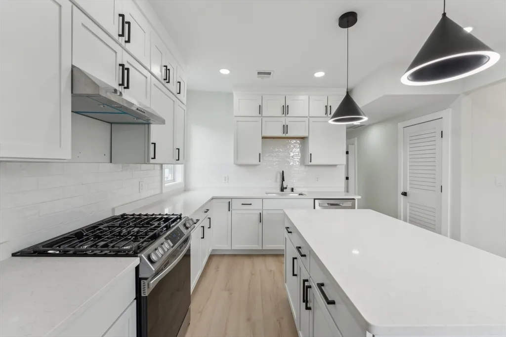 4 bed, 2 bath apartment for rent at 47 Brackett St Unit 3, Oak Square — photo 6 of 34