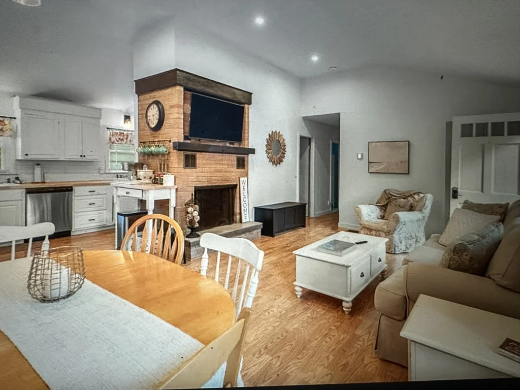 3 bed, 1 bath apartment for rent at 47 Cappawack, Mashpee — photo 4 of 11