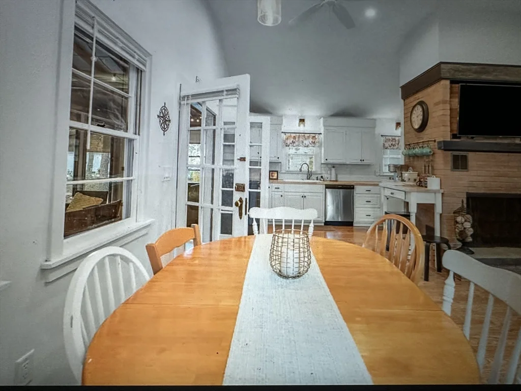 3 bed, 1 bath apartment for rent at 47 Cappawack, Mashpee — photo 6 of 11