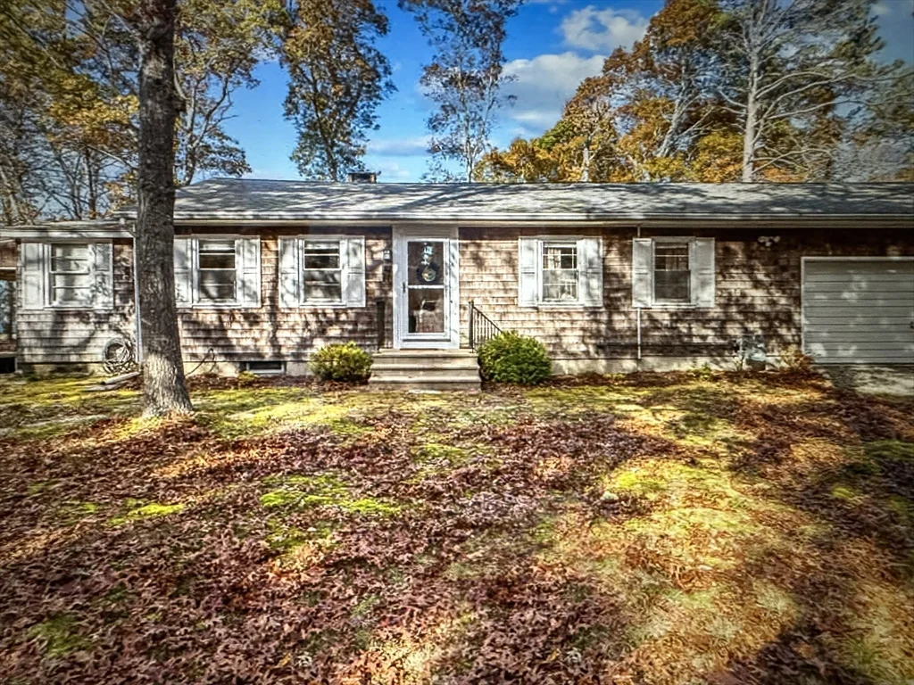 3 bed, 1 bath apartment for rent at 47 Cappawack, Mashpee — photo 1 of 11