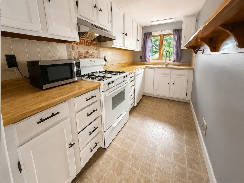 3 bed, 1 bath apartment for rent at 47 Church St Unit 2, Hudson — photo 11 of 26