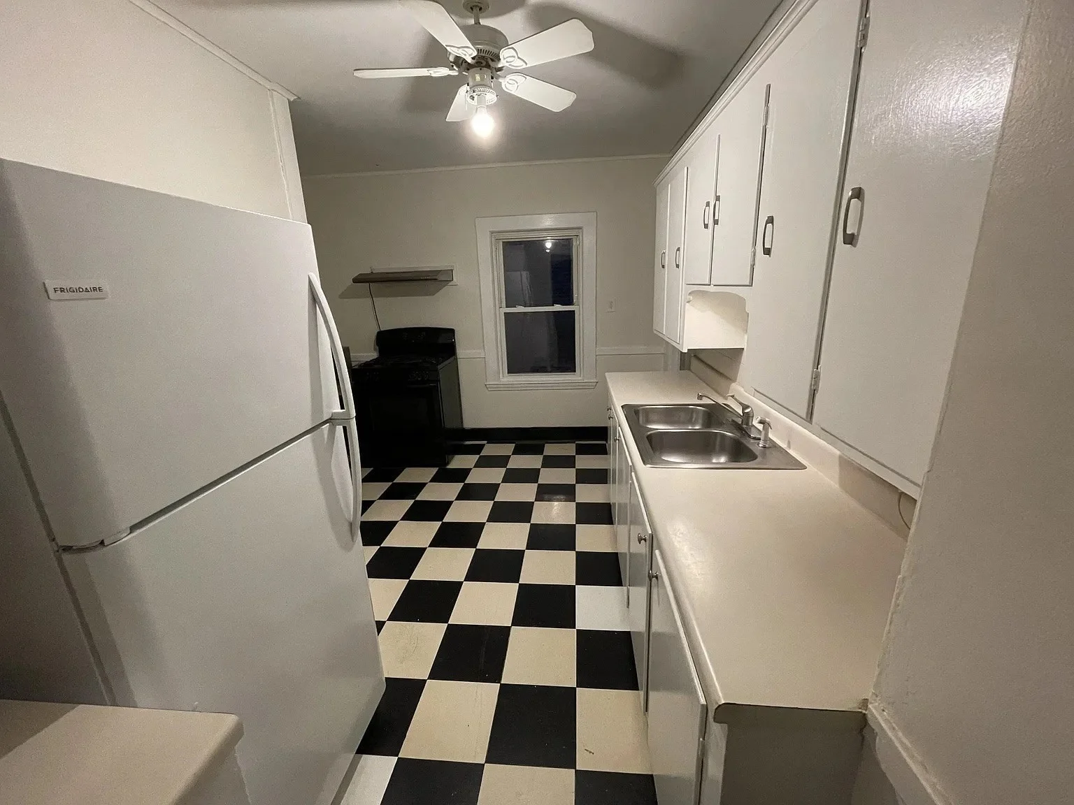 3 bed, 1 bath apartment for rent at 47 Claymoss Rd Unit 1, Brighton — photo 3 of 10