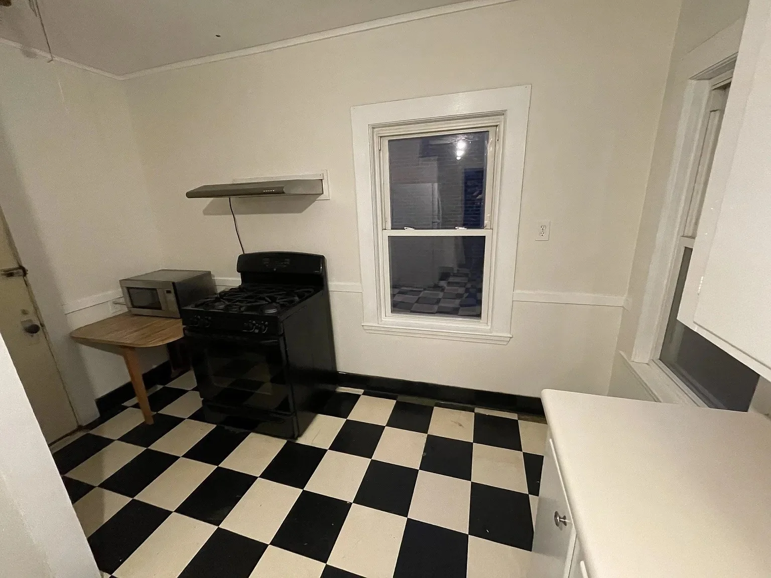 3 bed, 1 bath apartment for rent at 47 Claymoss Rd Unit 1, Brighton — photo 8 of 10
