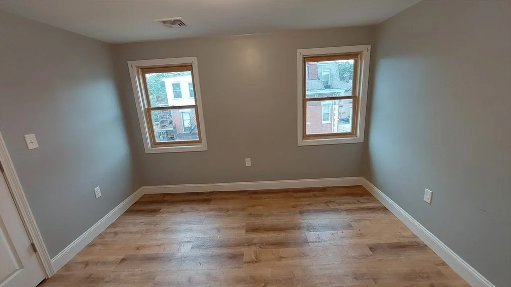 3 bed, 1 bath apartment for rent at 47 Dale St Unit 3, Roxbury — photo 10 of 14