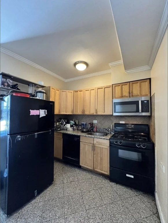 4 bed, 1 bath apartment for rent at 47 Dalrymple St Unit 3, Jamaica Plain — photo 2 of 13