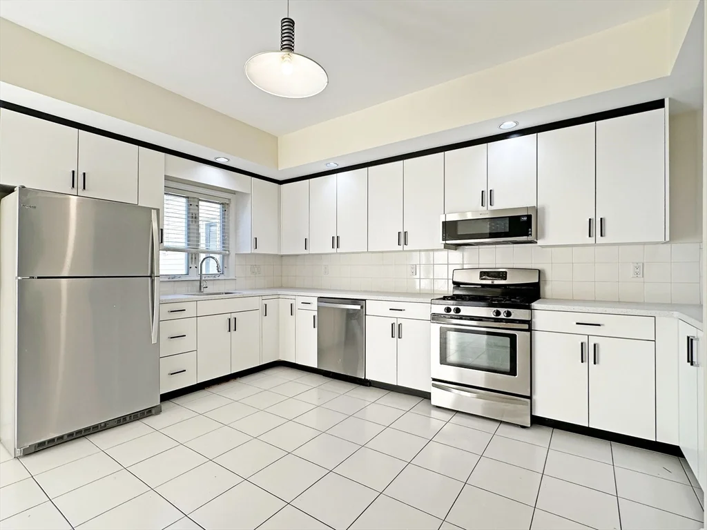 3 bed, 2 bath apartment for rent at 47 Eddy St Unit 47, West Newton — photo 1 of 18
