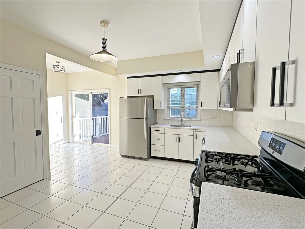 3 bed, 2 bath apartment for rent at 47 Eddy St Unit N/A, West Newton — photo 1 of 17