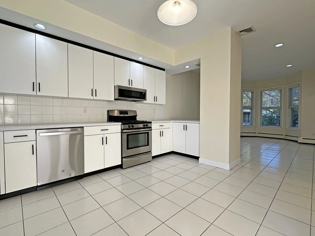 3 bed, 2 bath apartment for rent at 47 Eddy St Unit N/A, West Newton — photo 7 of 17