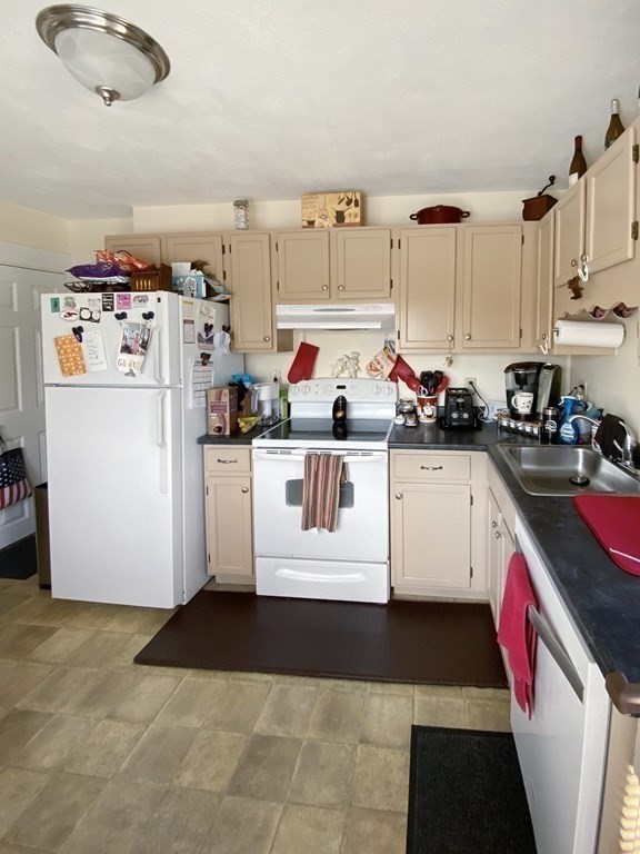2 bed, 1.5 bath apartment for rent at 47 Elm St Unit 47, Woburn — photo 8 of 15