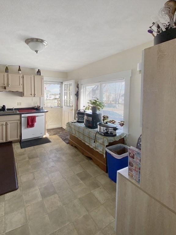2 bed, 1.5 bath apartment for rent at 47 Elm St Unit 47, Woburn — photo 7 of 15