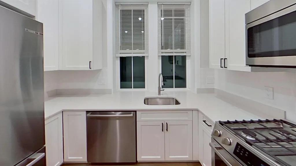 3 bed, 2 bath apartment for rent at 47 Englewood Ave Unit 1, Brighton — photo 2 of 5
