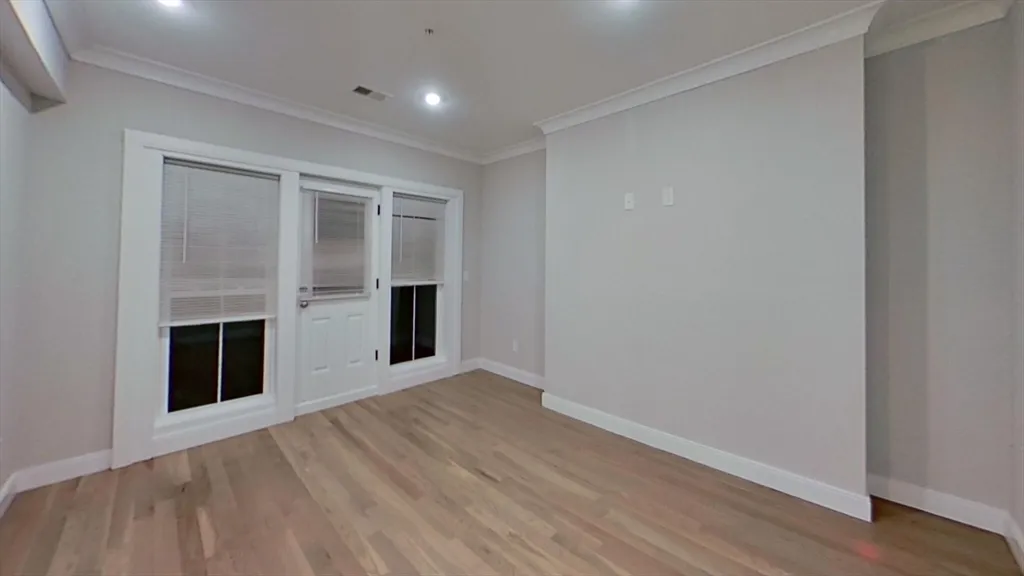 3 bed, 2 bath apartment for rent at 47 Englewood Ave Unit 1, Brighton — photo 1 of 5