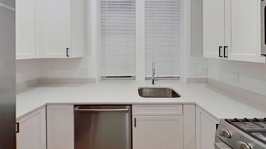 3 bed, 2 bath apartment for rent at 47 Englewood Ave Unit 5, Brighton — photo 1 of 7