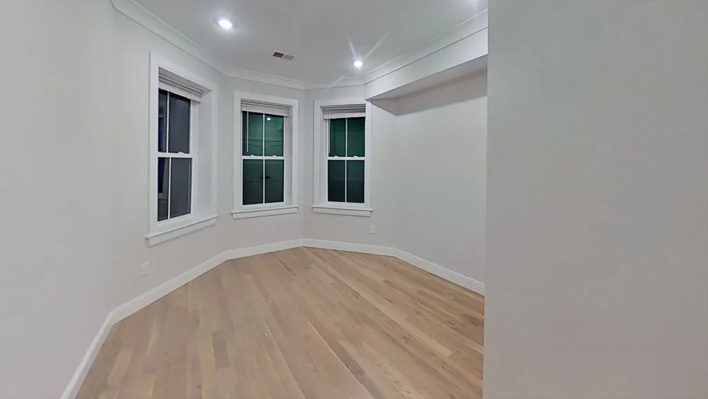 3 bed, 2 bath apartment for rent at 47 Englewood Ave Unit 5, Brighton — photo 2 of 7