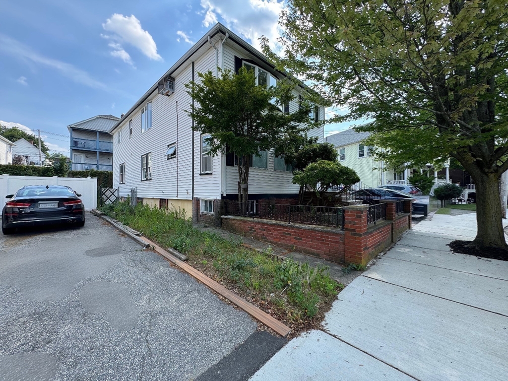 3 bed, 1 bath apartment for rent at 47 Estes St Unit 2, Everett — photo 3 of 20