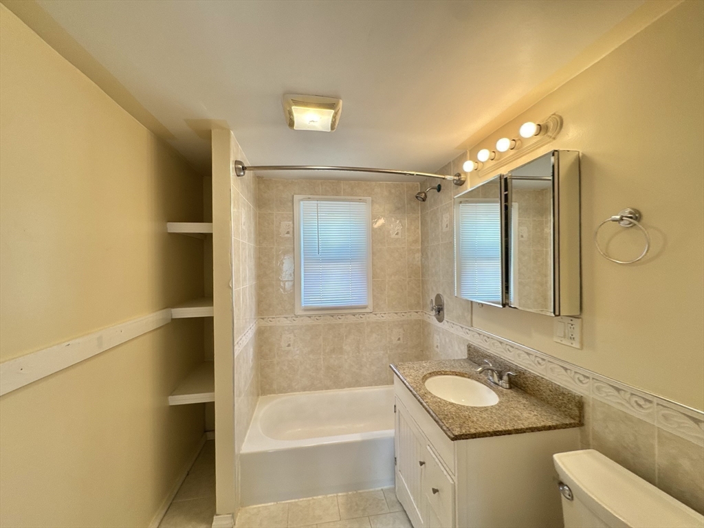 3 bed, 1 bath apartment for rent at 47 Estes St Unit 2, Everett — photo 19 of 20