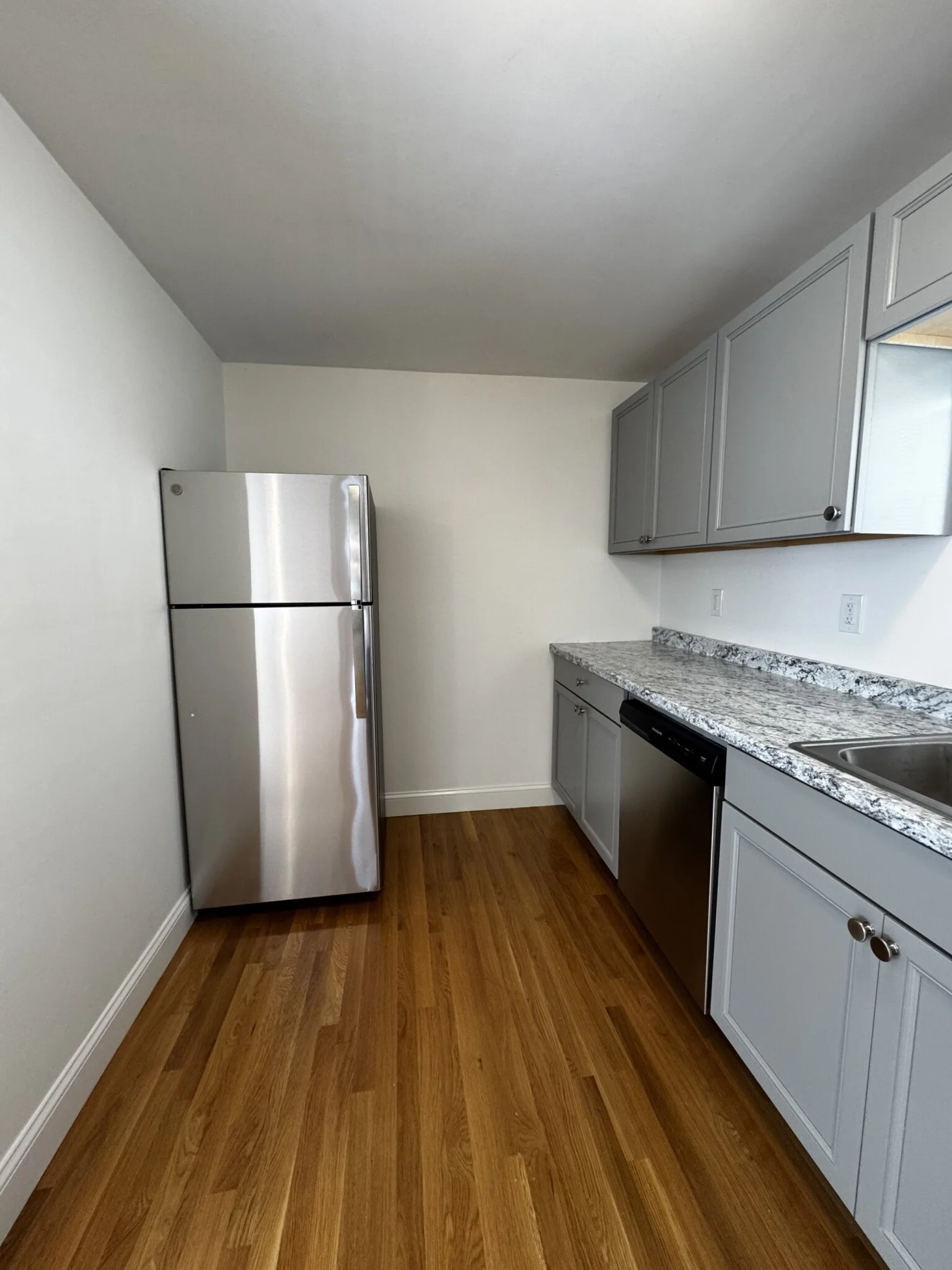 2 bed, 1 bath apartment for rent at 47 Everett St Unit 2, Everett — photo 3 of 14