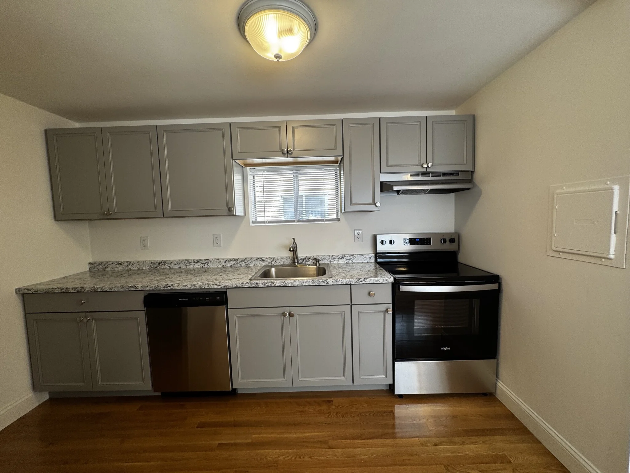 2 bed, 1 bath apartment for rent at 47 Everett St Unit 2, Everett — photo 2 of 14